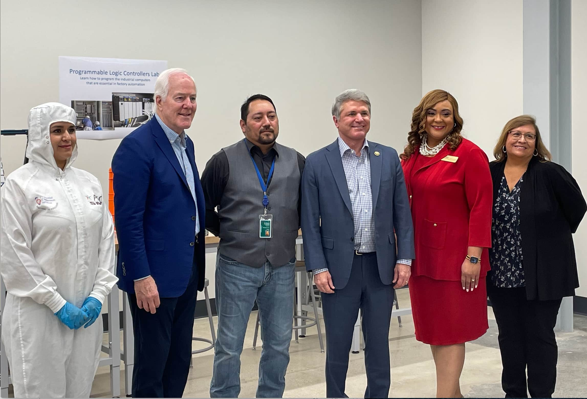 ACC students pose with Senator Cornyn, Representative McCaul, Dr. Umphrey, and ACC Associate Dean of Advanced Manufacturing Dr. Laura Marmolejo